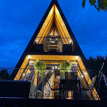 A-Frame Luxury House Near Travnik With Hot Tub Casa de Férias *