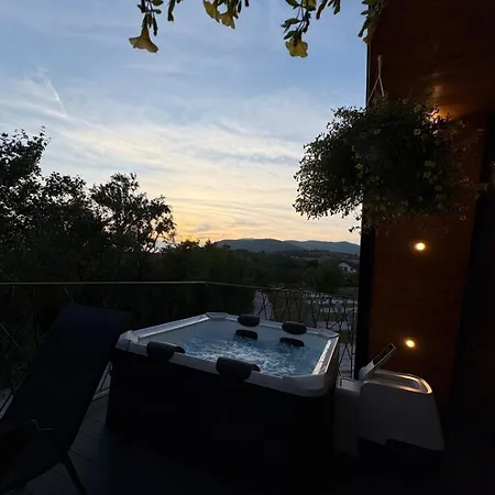 A-frame Luxury House Near With Hot Tub 度假居