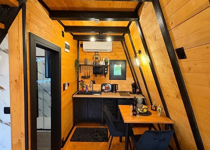 A-frame Luxury House Near Travnik With Hot Tub 度假居 *